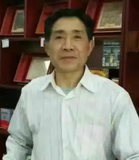 文昌佑，字骏逸，国家一级书法师