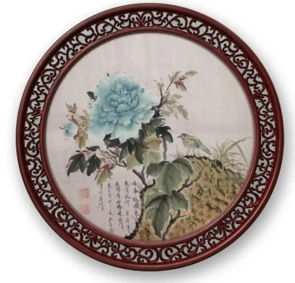 龙玉珍，自幼喜爱书法，初习欧楷，次习秦篆《泰山石刻贴》