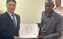 华沁美推出新品 携手塞拉利昂驻联合国代表共同见证