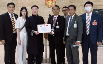 王余根博士在泰国国会大厦举办个人画展