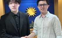 马来西亚教育部副部长接见华美化妆品公司副总王浩鑫