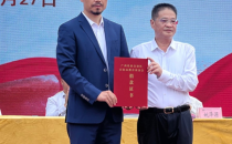 爱心人士冀长吉为广西百色“文秀班” 捐款30万元