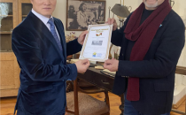 列宾美术馆永久收藏王余根国画杰作《故居图》