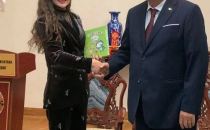 段美玲获中国与马达加斯加共和国文化交流友谊使者