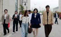 网络名人系列采风活动走进龙山路街道