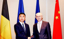 欧洲理事会前主席范龙佩亲切接见慈善家冀长吉先生