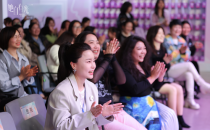 谢子龙影像艺术馆与姐姐的聚会共庆三八妇女节