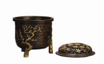 清代梅花纹饰铜熏炉