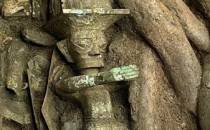 中国考古学会理事长：青铜顶尊人像为何如此重要？